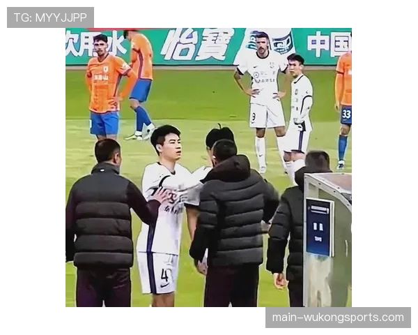 天津津门虎后卫间配合生疏，关键时刻失误频频致失球